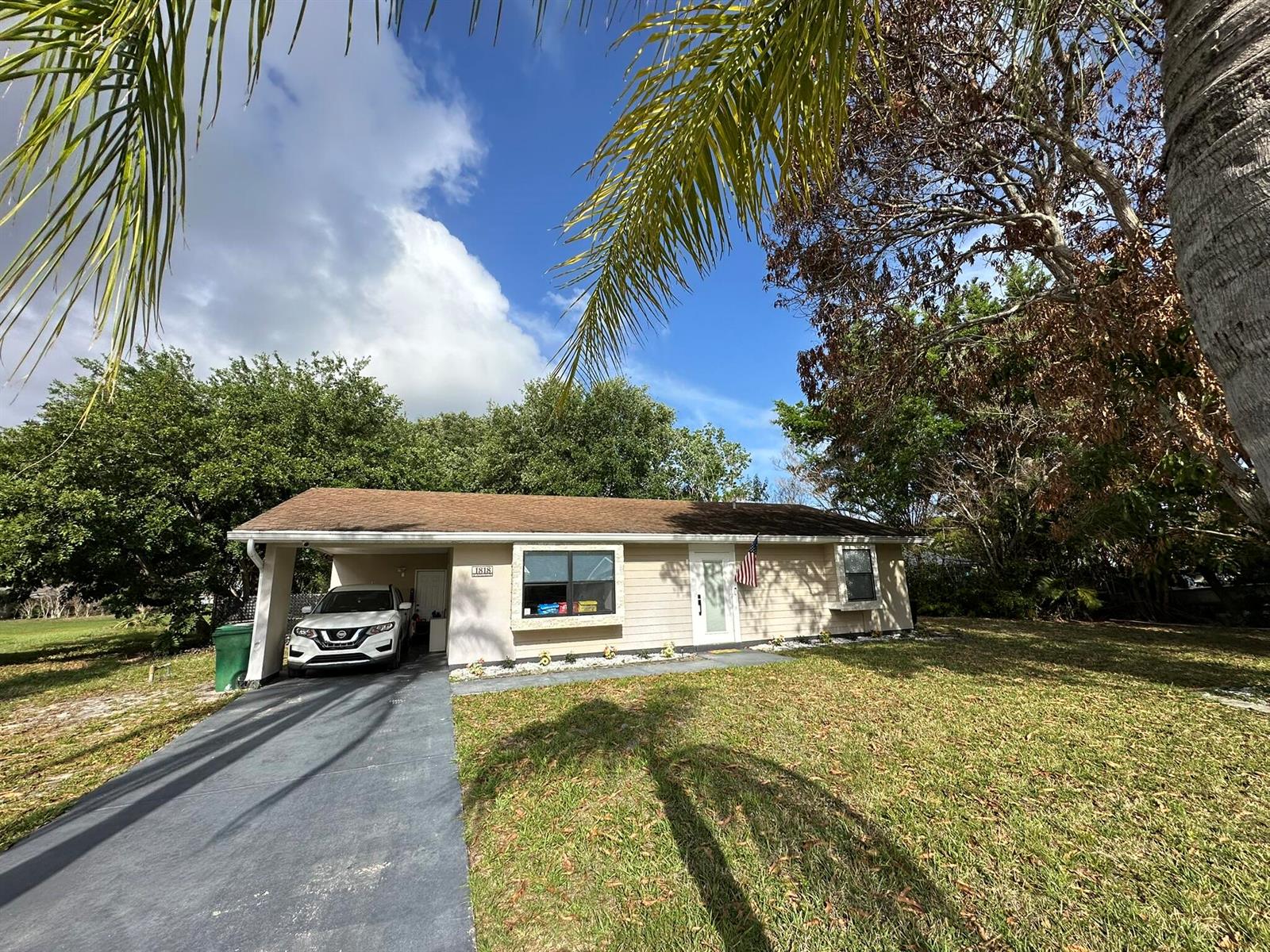 Ver detalles 1818 2 / 2 896 sq. ft. $ 2026-07-17 0 foto