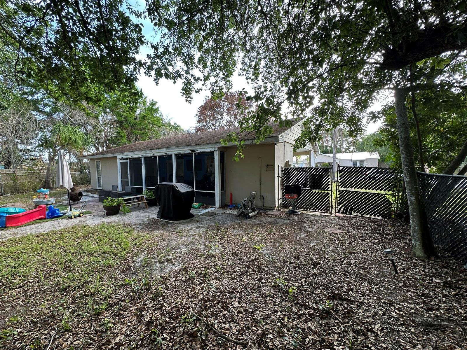 Ver detalles 1818 2 / 2 896 sq. ft. $ 2026-07-17 0 foto