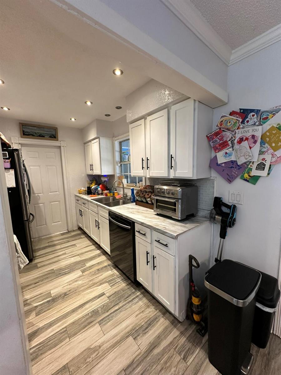 Ver detalles 1818 2 / 2 896 sq. ft. $ 2026-07-17 0 foto