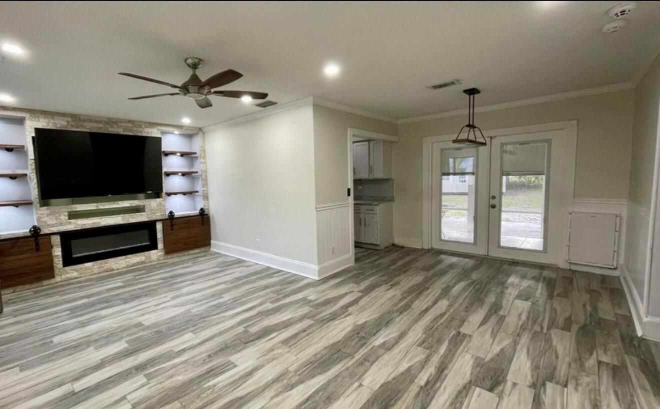 Ver detalles 1818 2 / 2 896 sq. ft. $ 2026-07-17 0 foto