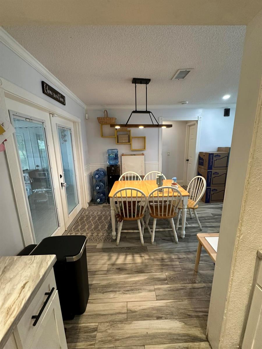 Ver detalles 1818 2 / 2 896 sq. ft. $ 2026-07-17 0 foto