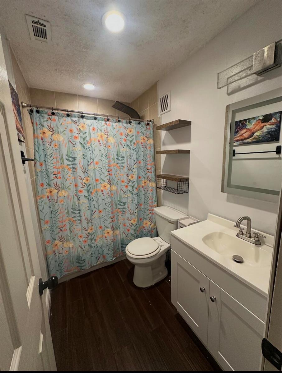 Ver detalles 1818 2 / 2 896 sq. ft. $ 2026-07-17 0 foto