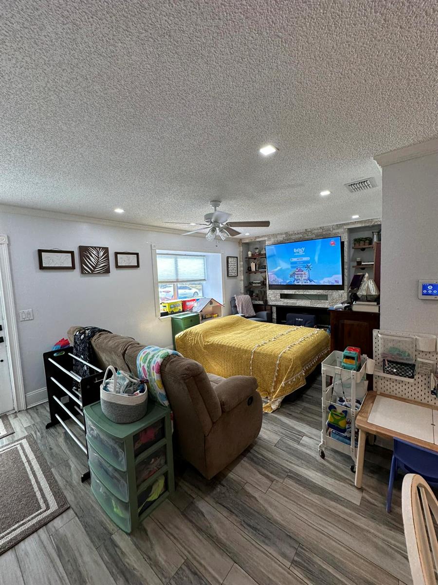 Ver detalles 1818 2 / 2 896 sq. ft. $ 2026-07-17 0 foto