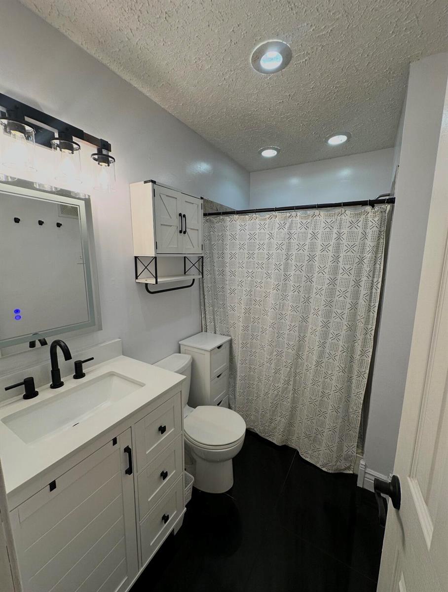 Ver detalles 1818 2 / 2 896 sq. ft. $ 2026-07-17 0 foto