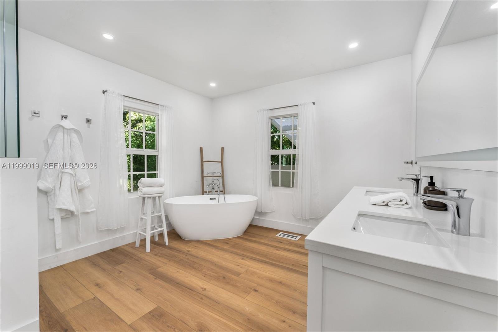   /   sq. ft. $ 2026-04-10 0 Photo