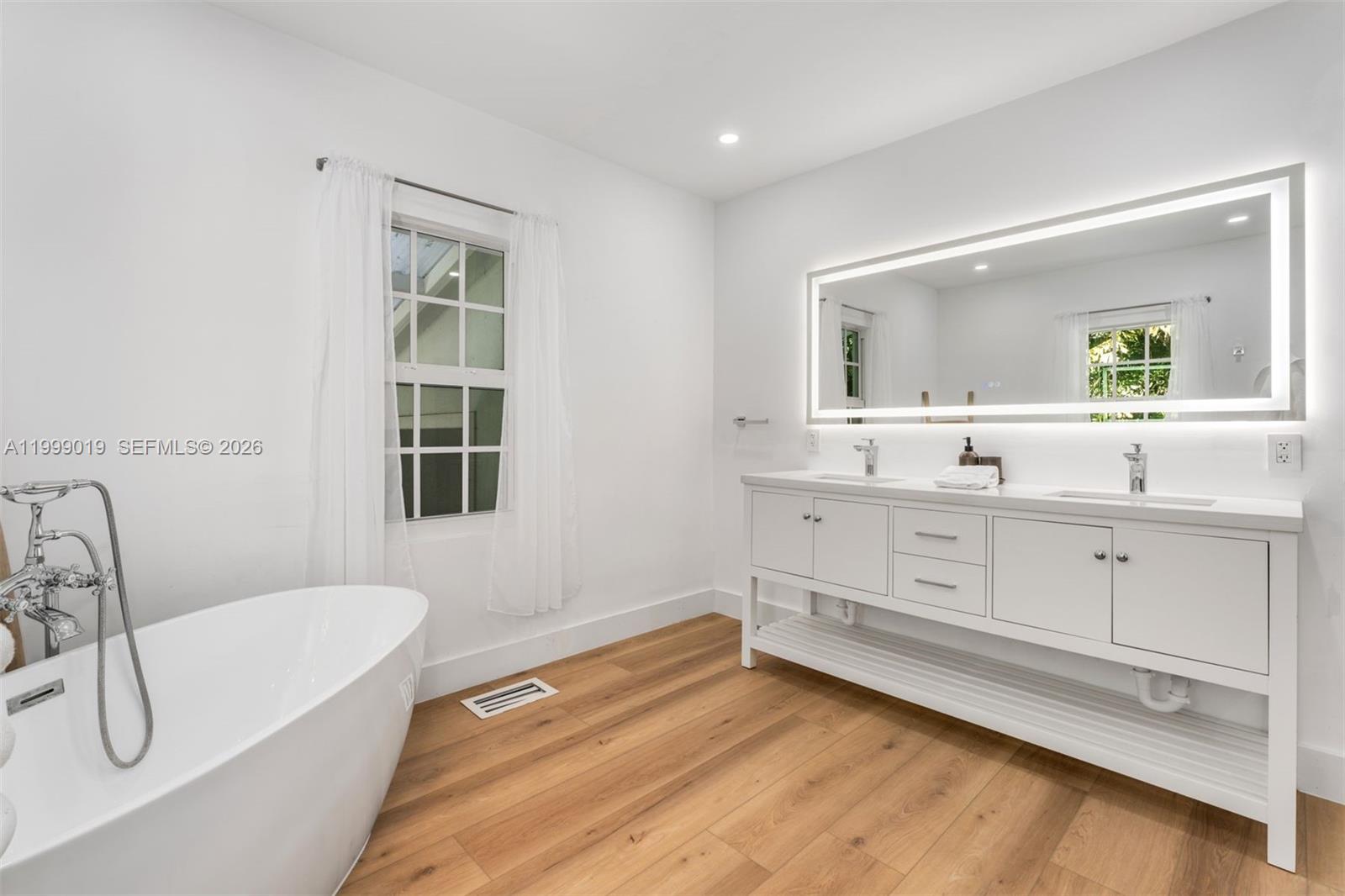   /   sq. ft. $ 2026-04-10 0 Photo