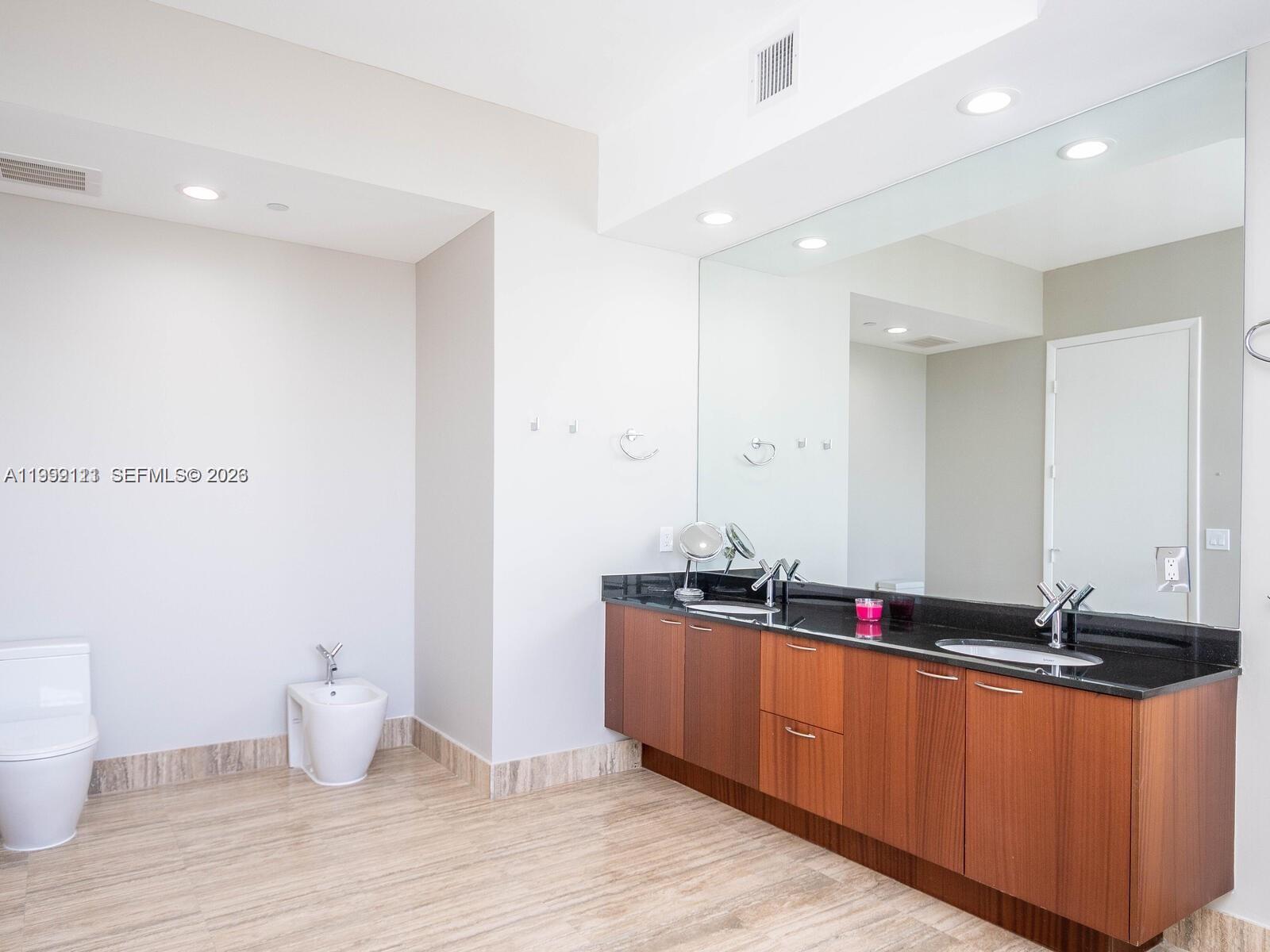 2504 3 / 4 2327 sq. ft. $ 2026-04-11 0 Photo