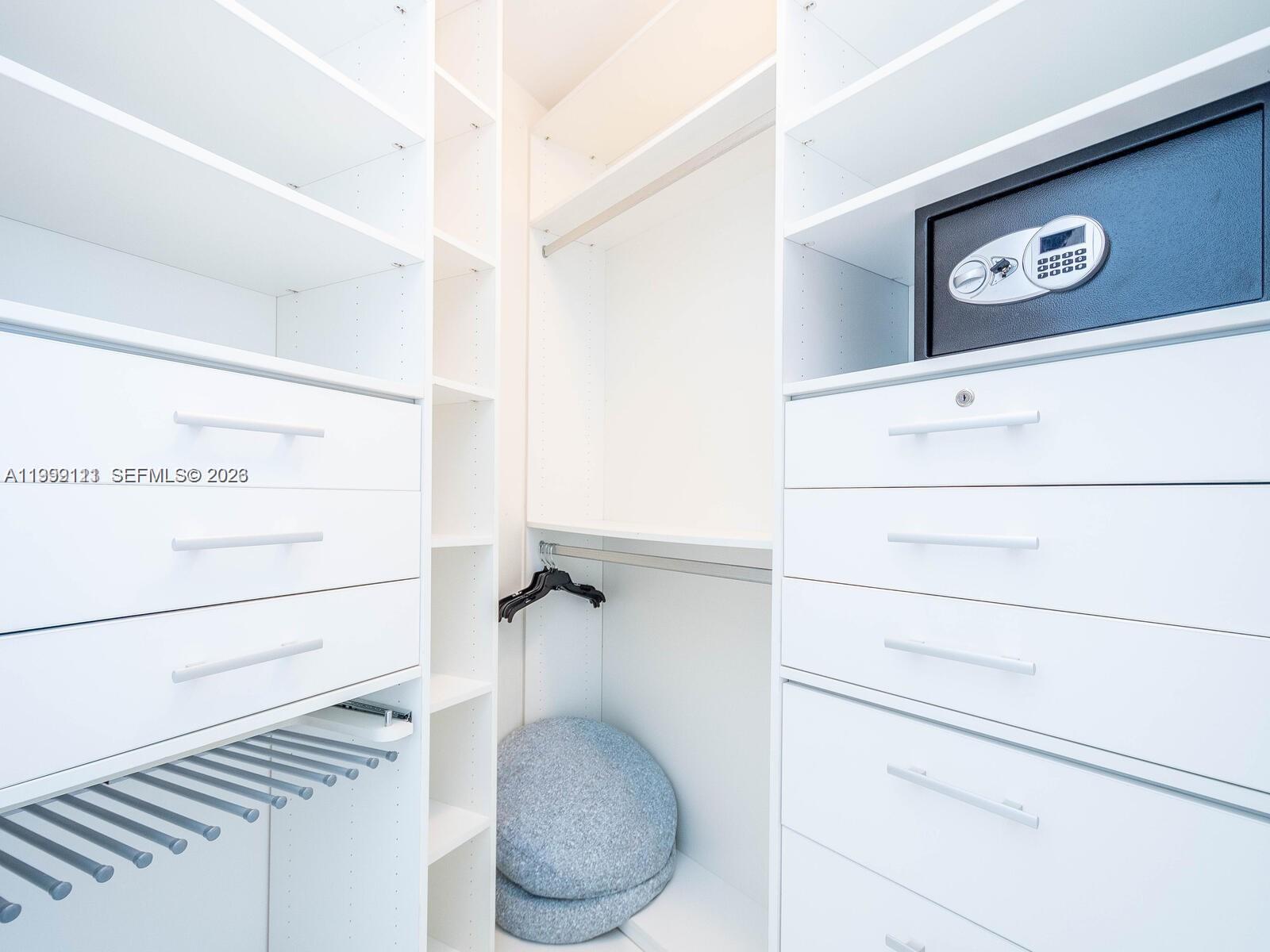 2504 3 / 4 2327 sq. ft. $ 2026-04-11 0 Photo