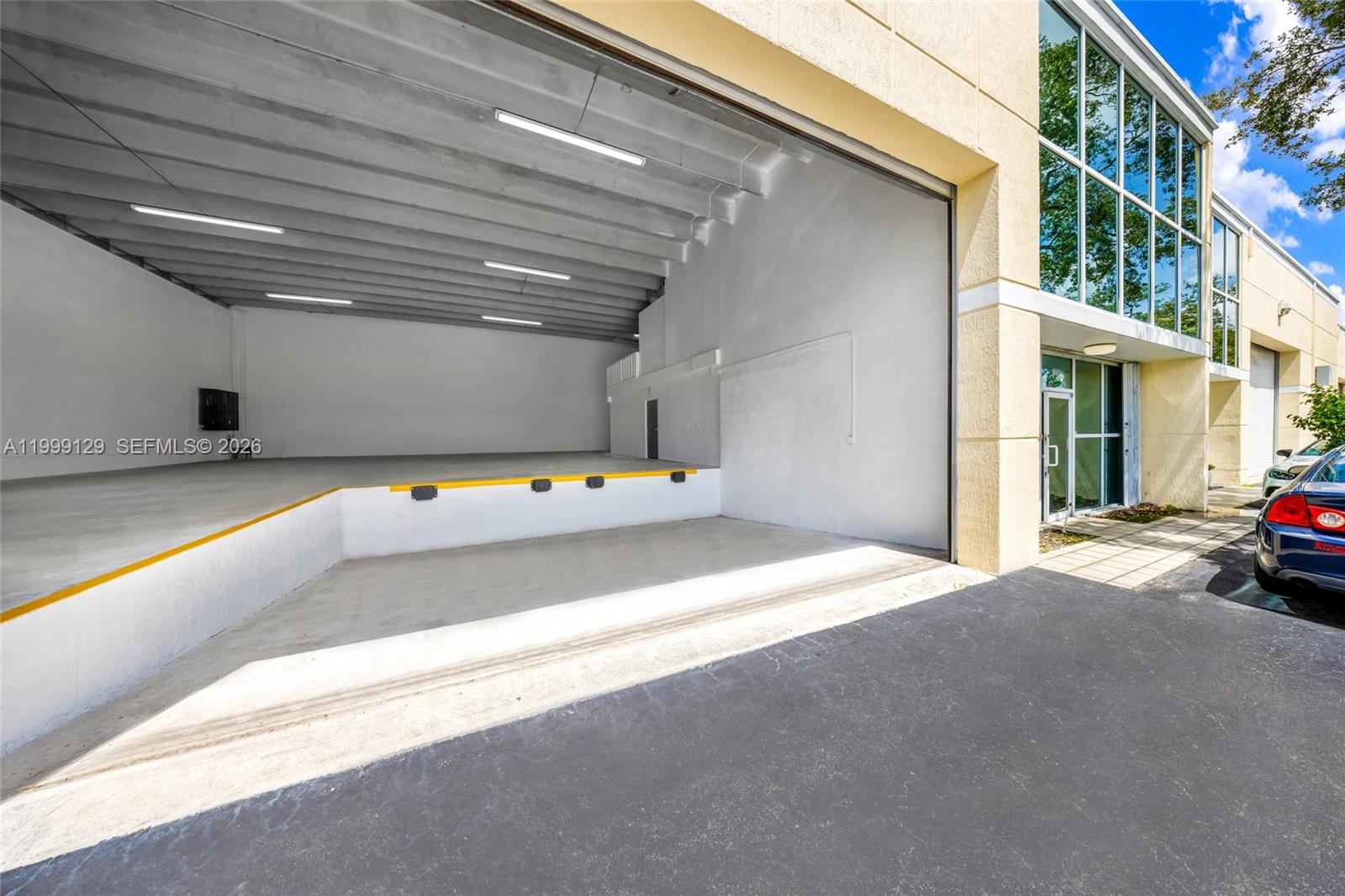 8009  /   sq. ft. $ 2026-04-11 0 Photo