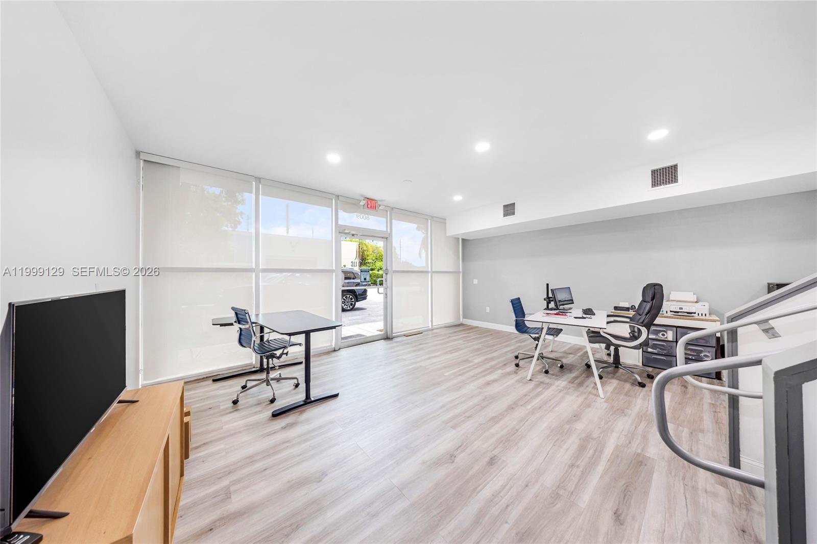 8009  /   sq. ft. $ 2026-04-11 0 Photo