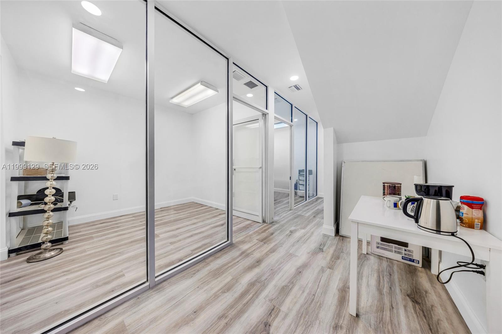 8009  /   sq. ft. $ 2026-04-11 0 Photo