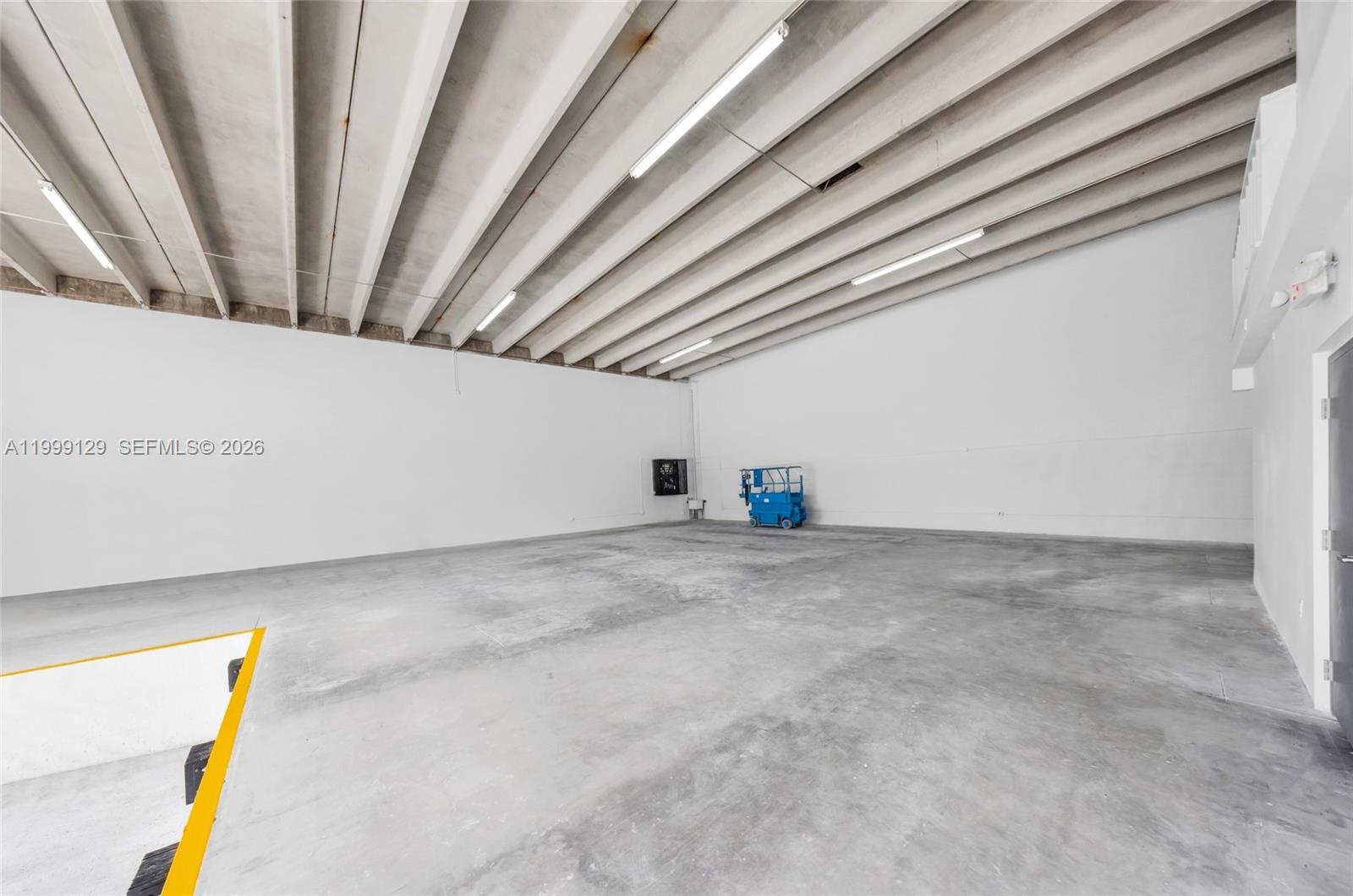 8009  /   sq. ft. $ 2026-04-11 0 Photo