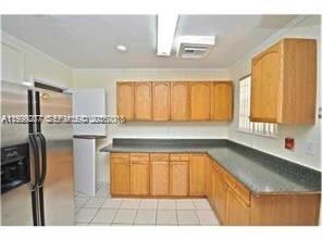 See details 1-4 / sq. ft. $ 2026-04-11 0 Photo