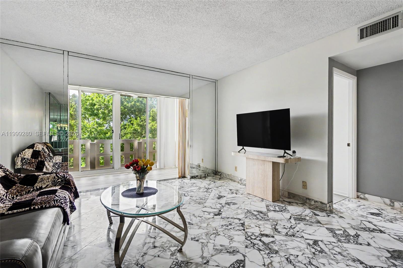 See details 405 1 / 2 844 sq. ft. $ 2026-04-11 0 Photo