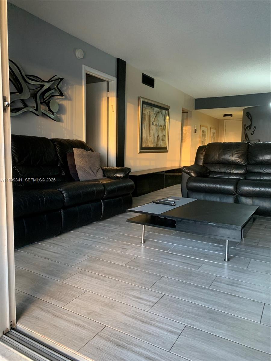 508 2 / 2 1074 sq. ft. $ 2026-04-11 0 Photo