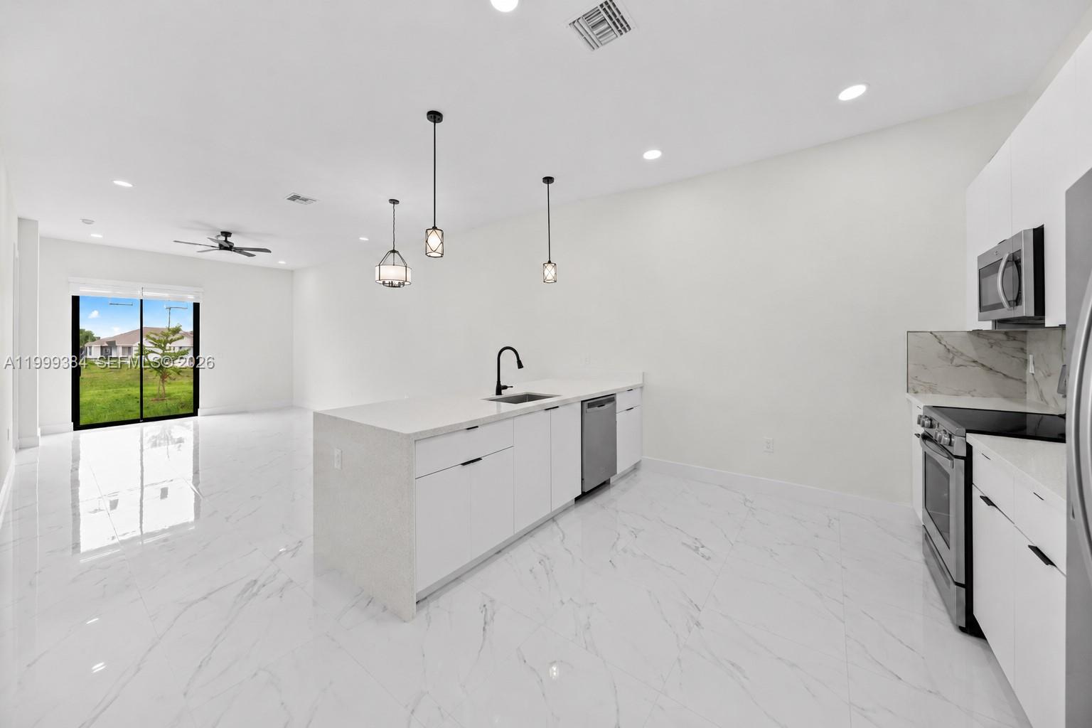 Ver detalles / 2498 sq. ft. $ 2026-06-01 0 foto