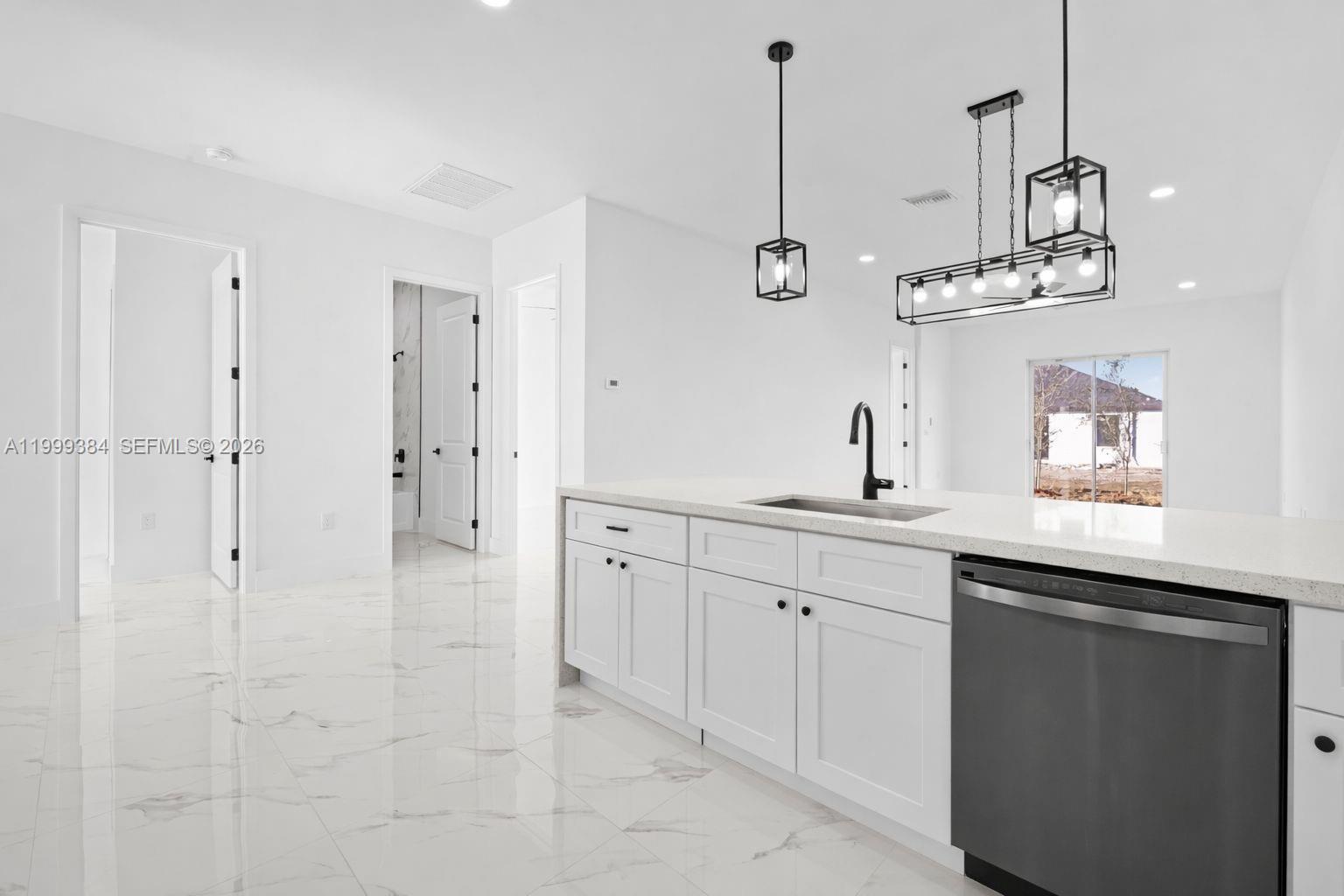 Ver detalles / 2498 sq. ft. $ 2026-06-01 0 foto