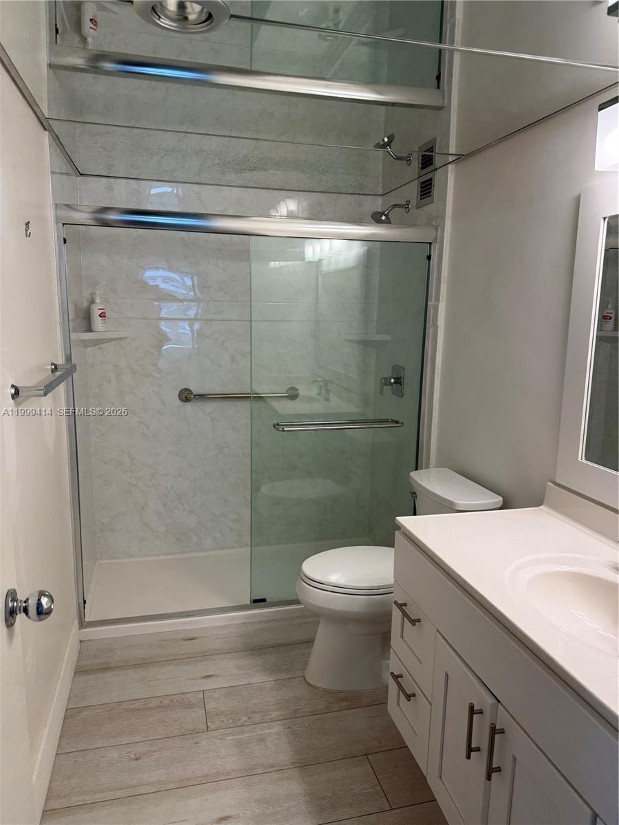 Photo of 1880 Ocean Dr  #TS706, Hallandale Beach, Florida, 33009 - Bathroom #2