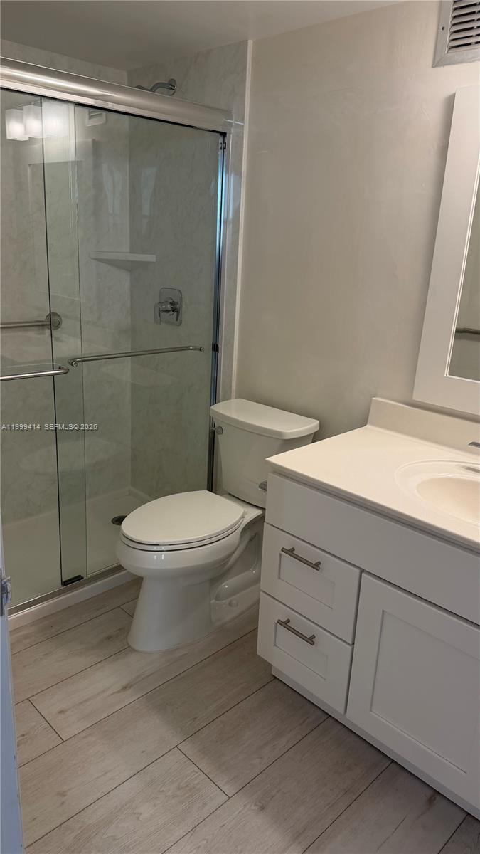 Photo of 1880 Ocean Dr  #TS706, Hallandale Beach, Florida, 33009 - bathroom #3
