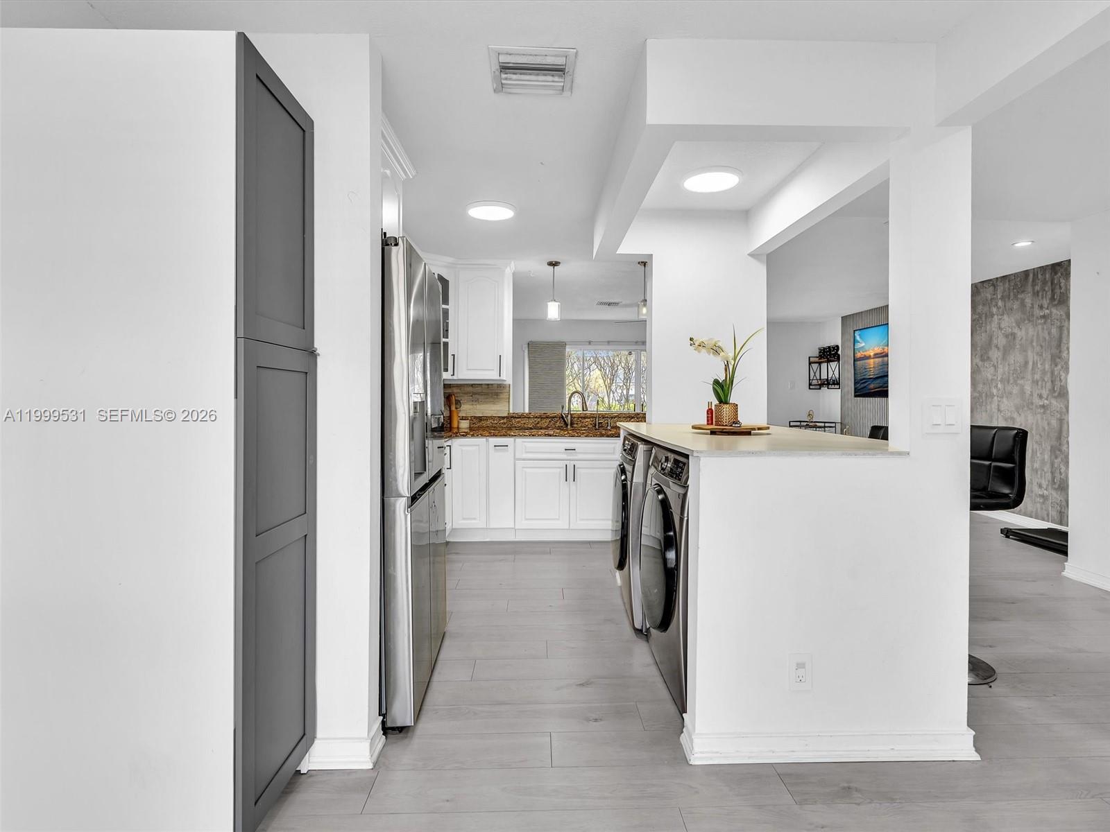 Ver detalles 3804 3 / 3 1444 sq. ft. $ 2026-06-17 0 foto