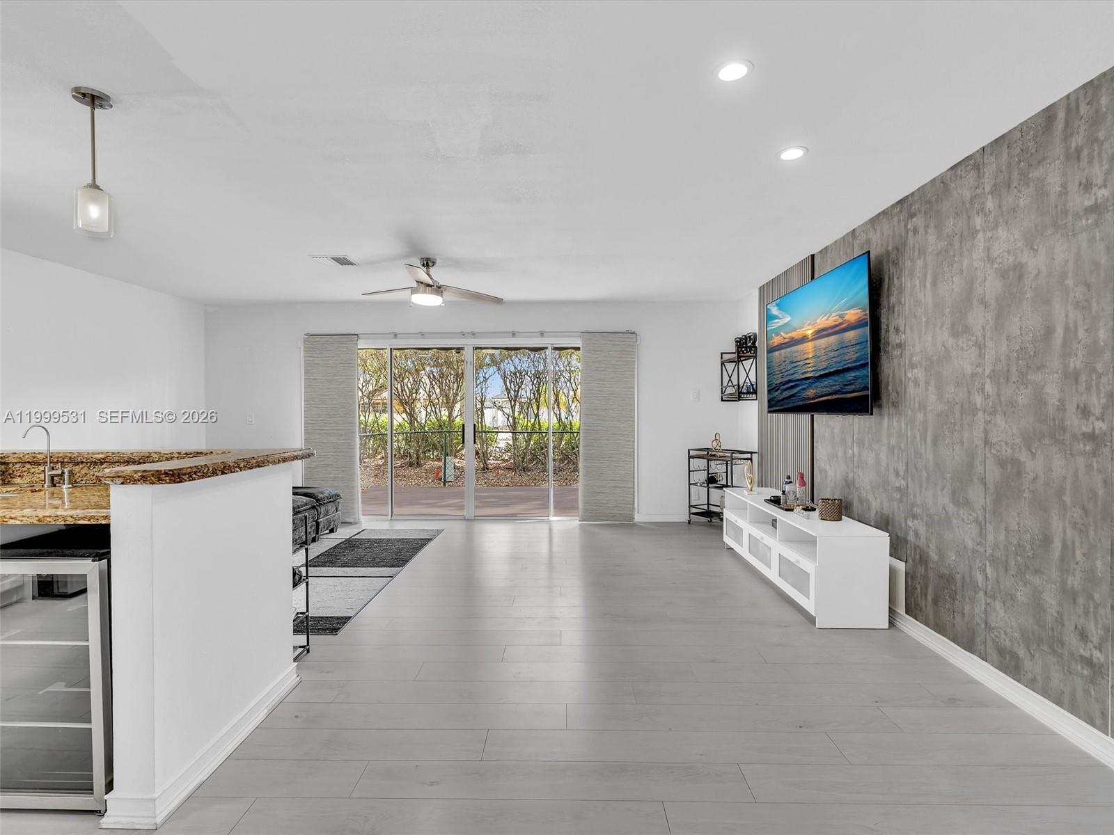 Ver detalles 3804 3 / 3 1444 sq. ft. $ 2026-06-17 0 foto