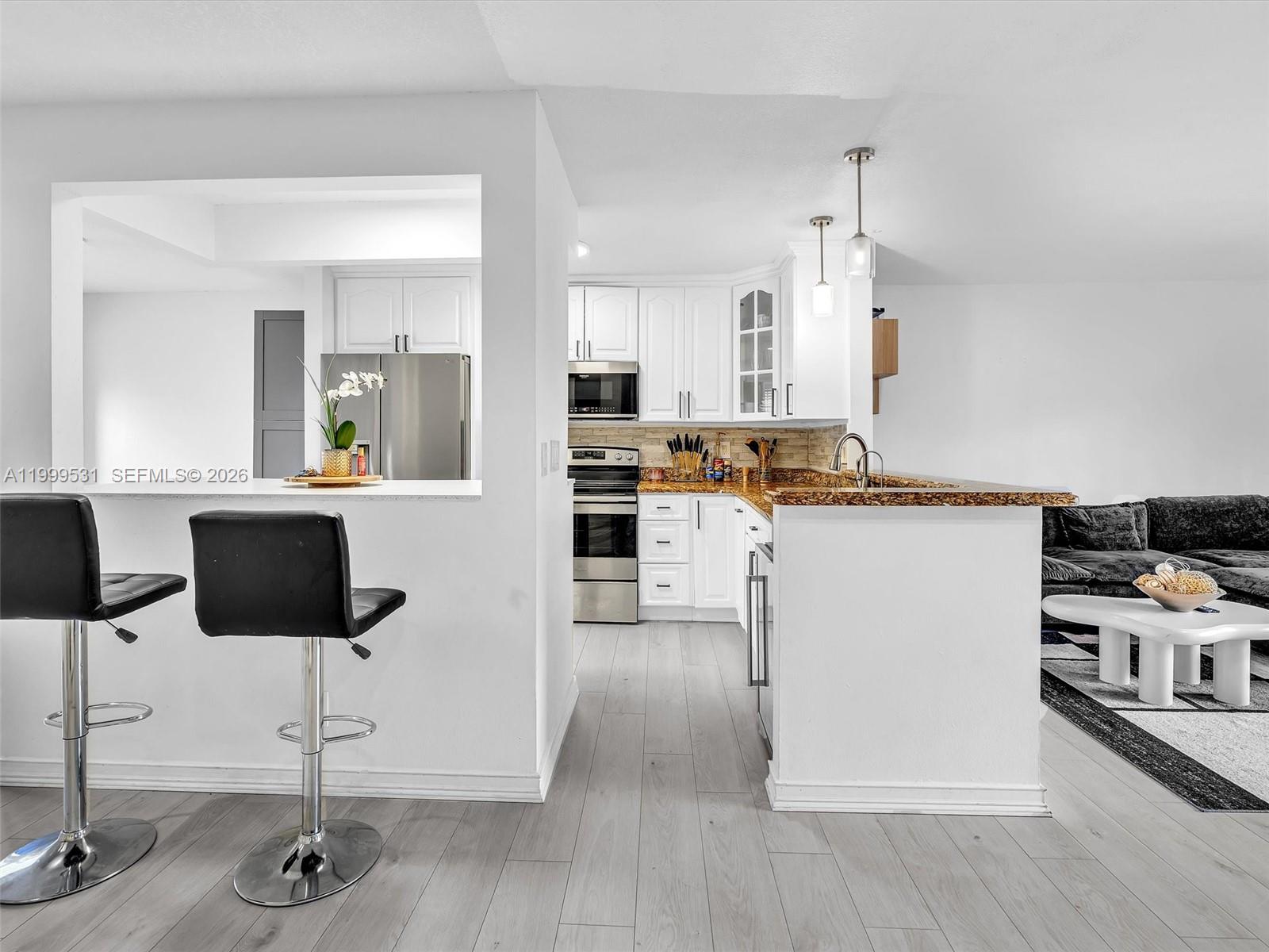 Ver detalles 3804 3 / 3 1444 sq. ft. $ 2026-06-17 0 foto