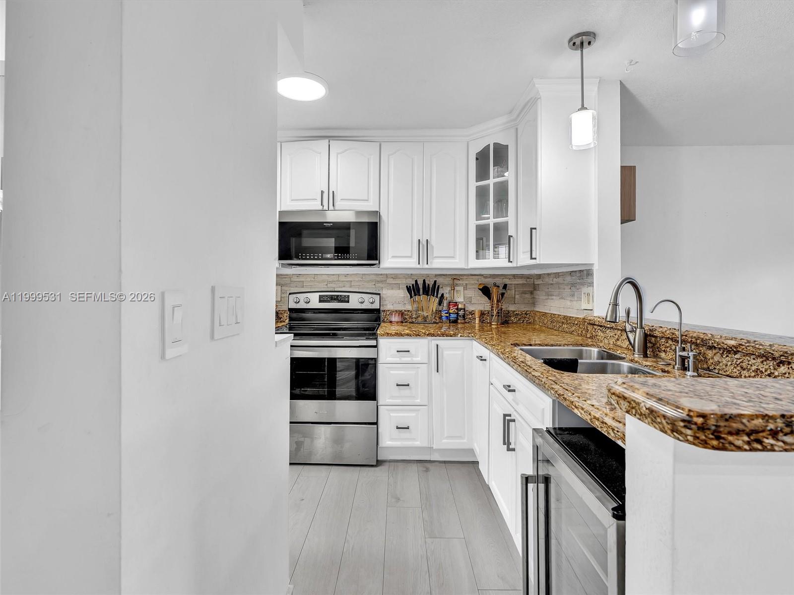 Ver detalles 3804 3 / 3 1444 sq. ft. $ 2026-06-17 0 foto