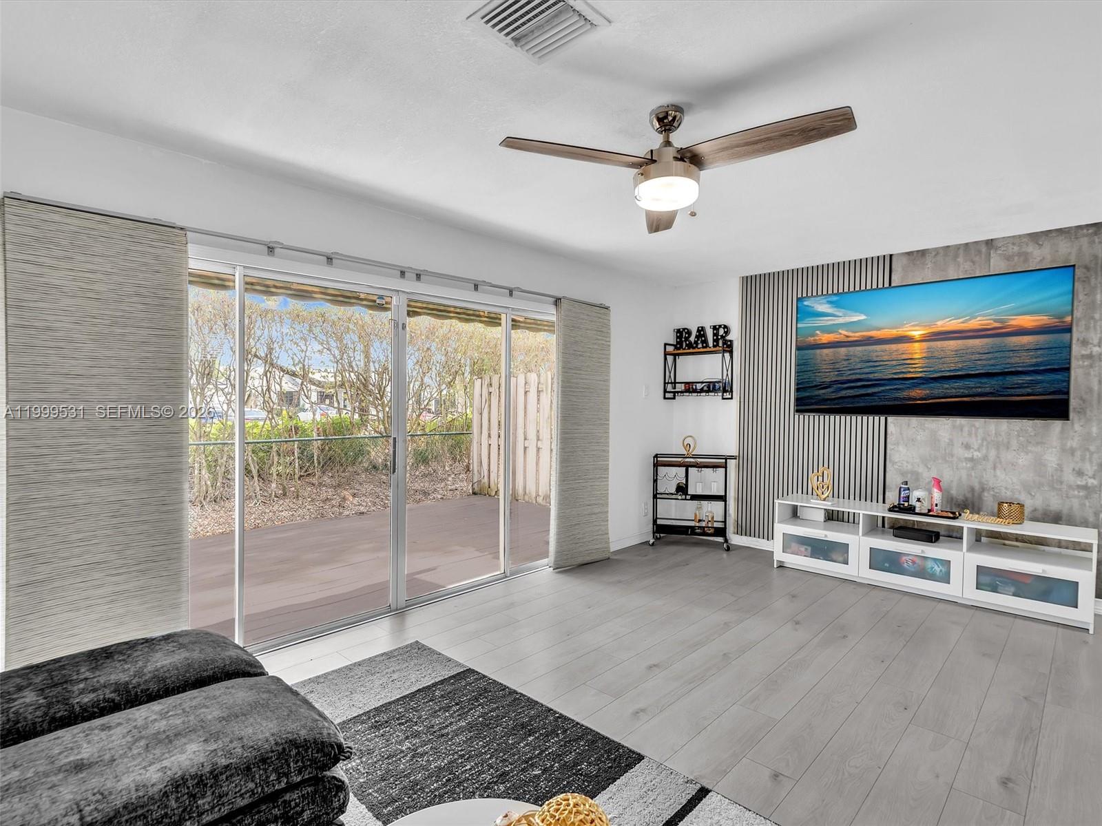 Ver detalles 3804 3 / 3 1444 sq. ft. $ 2026-06-17 0 foto