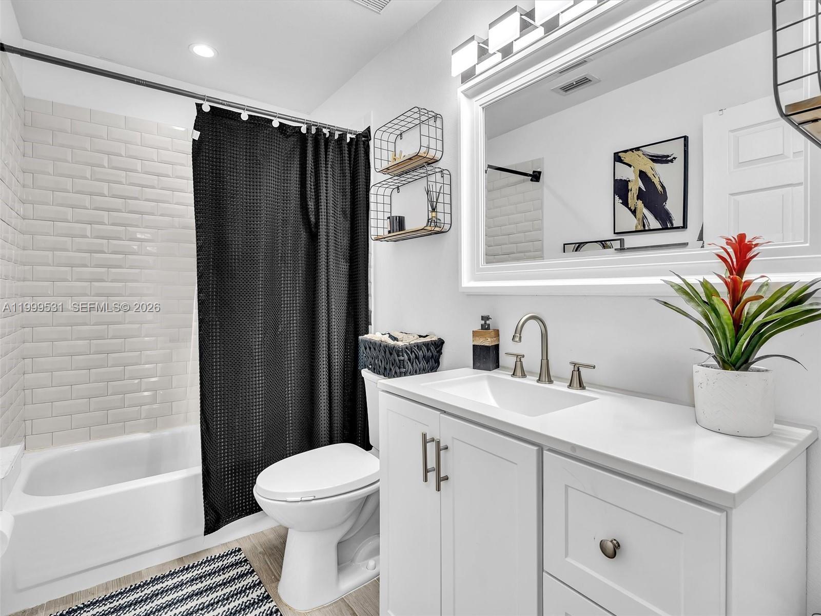 Ver detalles 3804 3 / 3 1444 sq. ft. $ 2026-06-17 0 foto