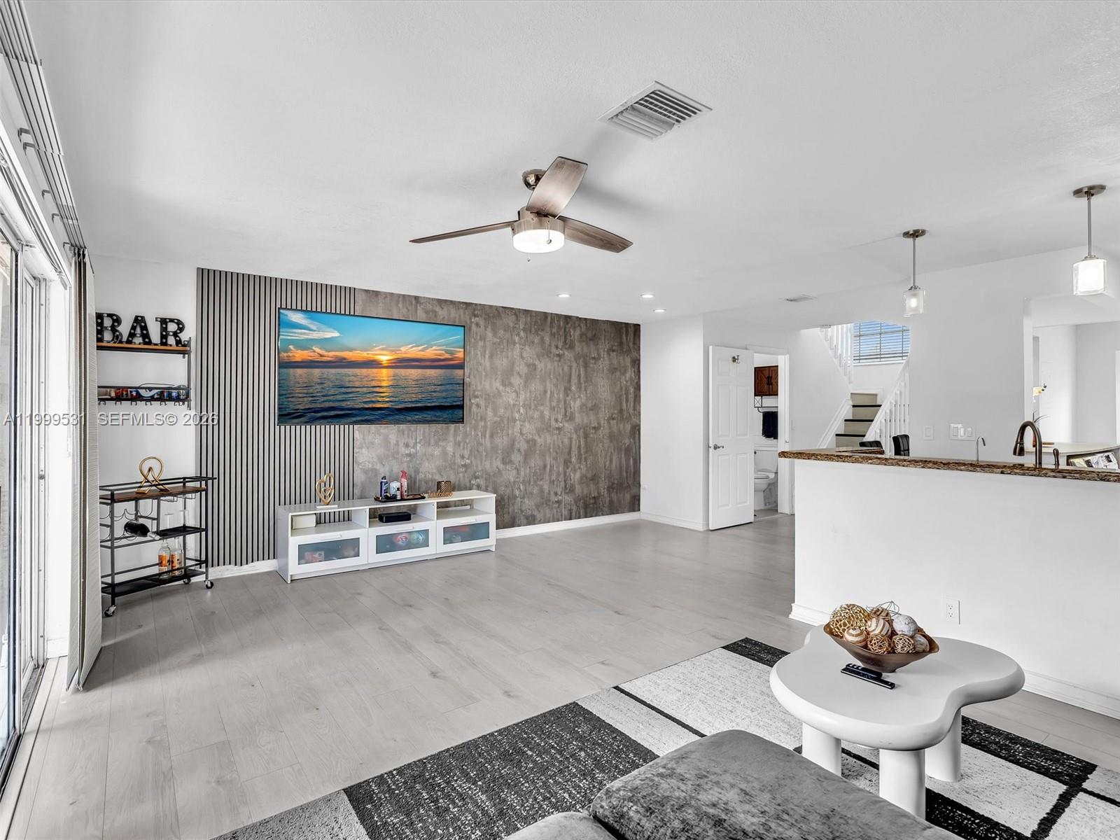 Ver detalles 3804 3 / 3 1444 sq. ft. $ 2026-06-17 0 foto