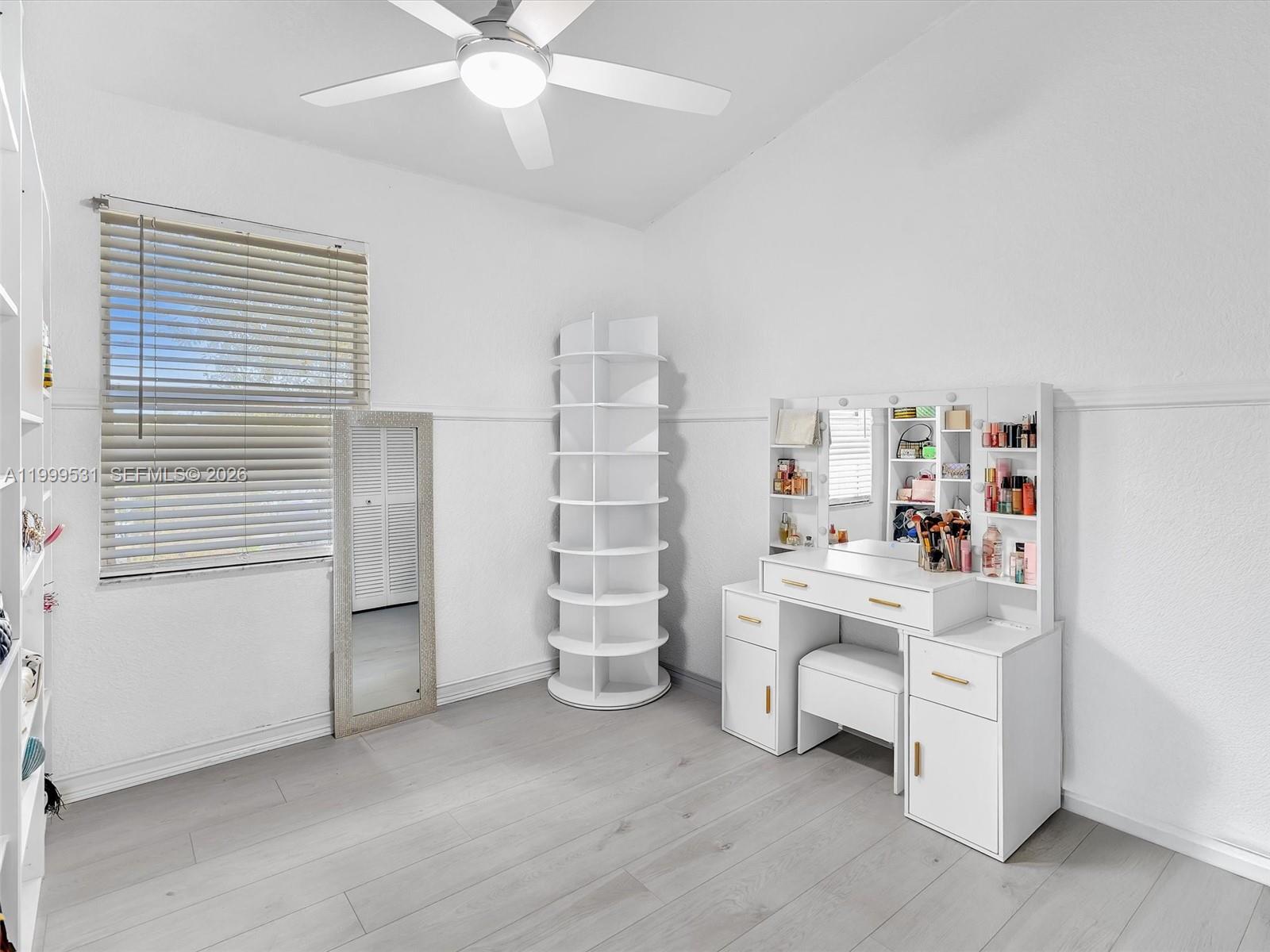 Ver detalles 3804 3 / 3 1444 sq. ft. $ 2026-06-17 0 foto