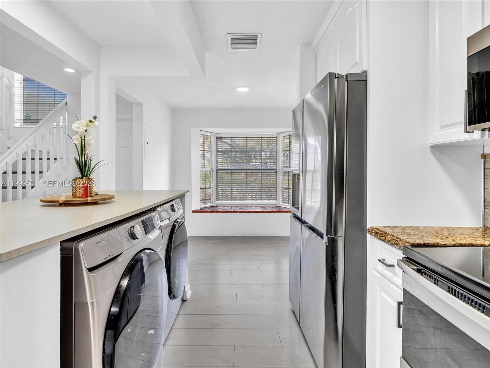 Ver detalles 3804 3 / 3 1444 sq. ft. $ 2026-06-17 0 foto