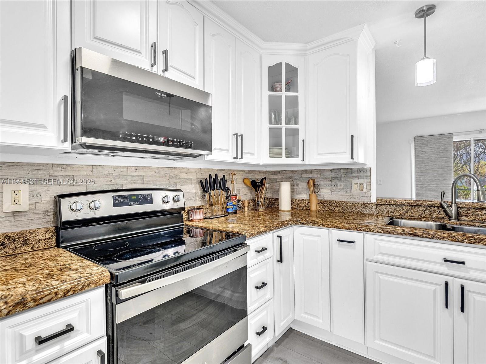 Ver detalles 3804 3 / 3 1444 sq. ft. $ 2026-06-17 0 foto