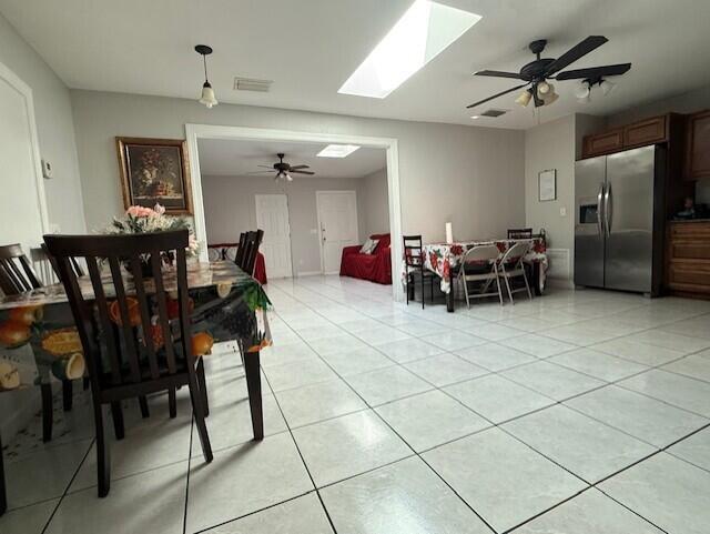 Ver detalles 4904 4 / 2 1404 sq. ft. $ 2026-06-19 0 foto