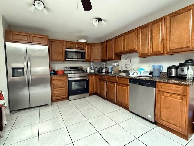 Ver detalles 4904 4 / 2 1404 sq. ft. $ 2026-06-19 0 foto