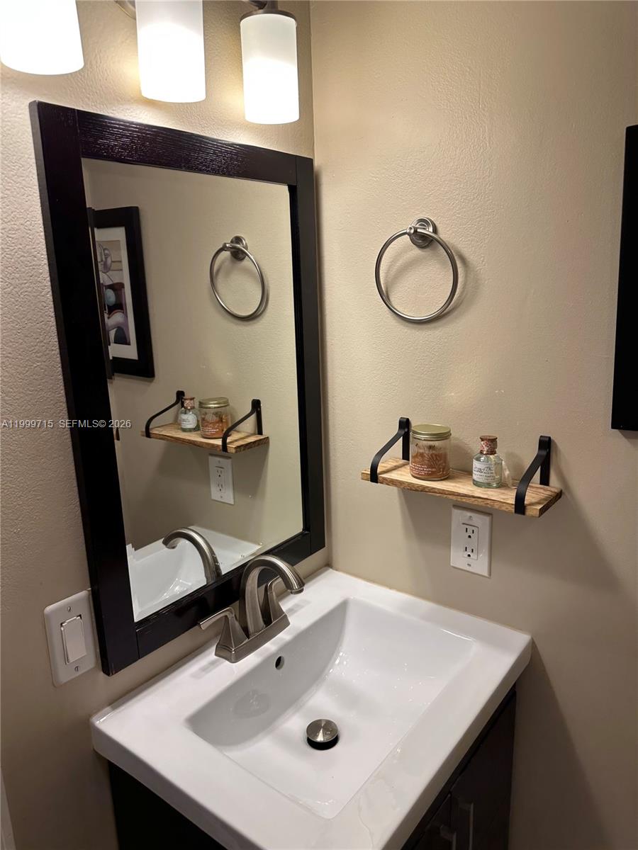 Photo of 925 26th Ave  (925), Hallandale Beach, Florida, 33009 - 