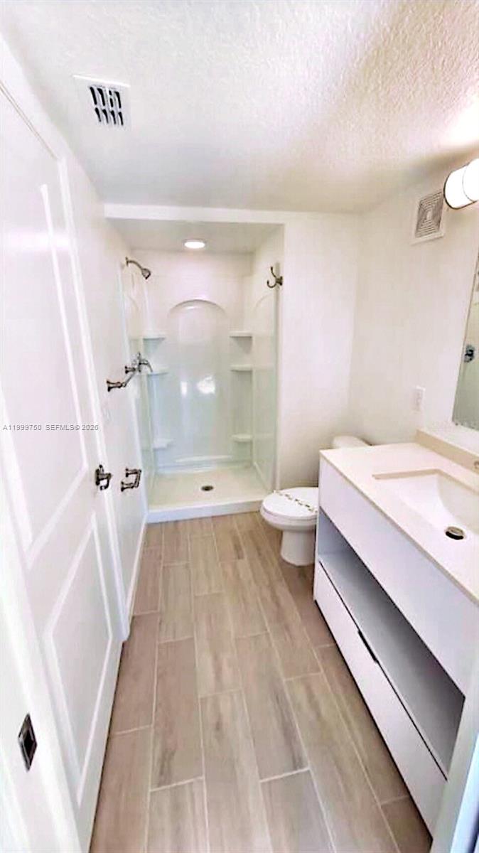 Ver detalles 205 2 / 2 sq. ft. $ 2026-04-13 0 foto