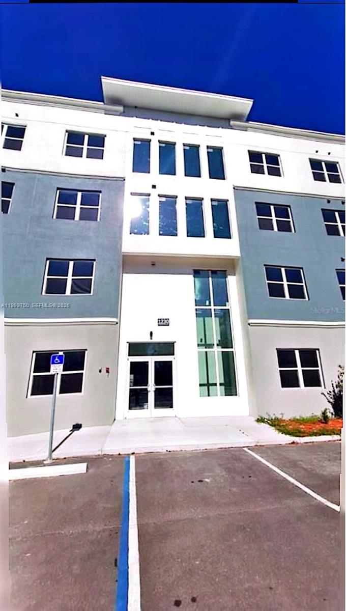 Ver detalles 205 2 / 2 sq. ft. $ 2026-04-13 0 foto