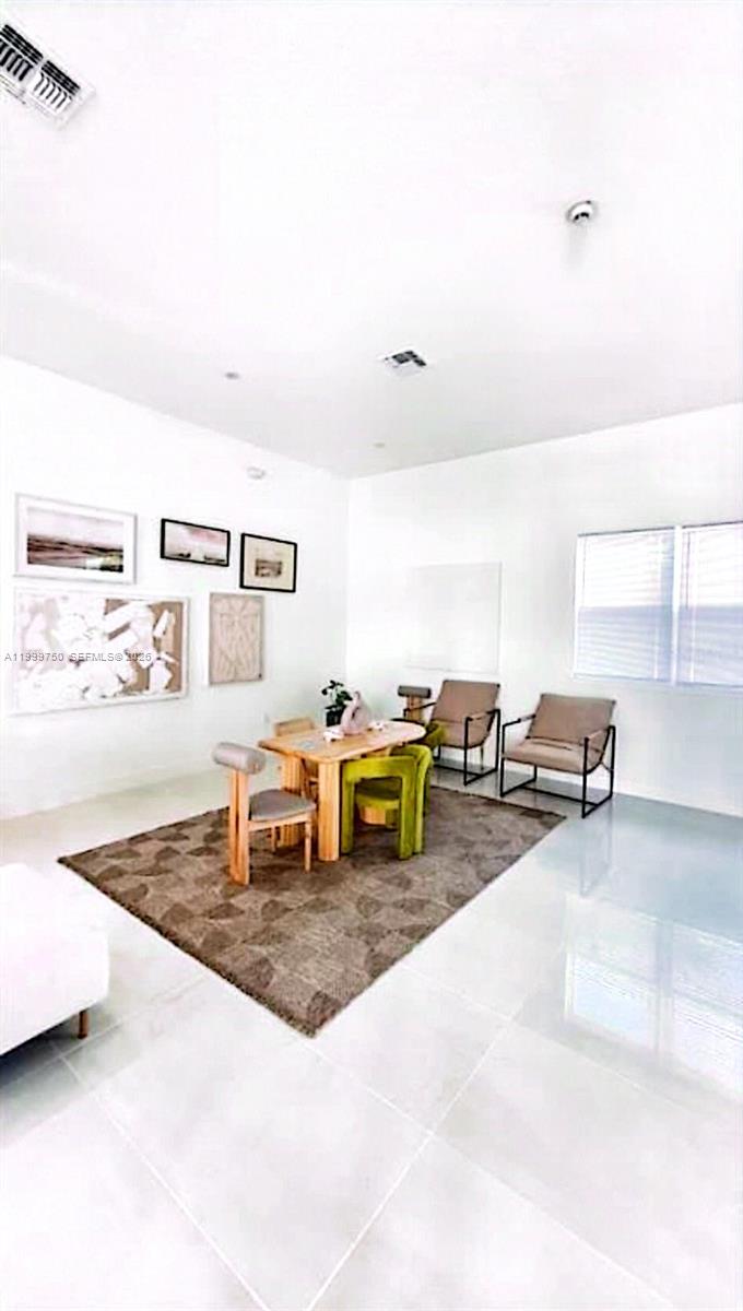 Ver detalles 205 2 / 2 sq. ft. $ 2026-04-13 0 foto