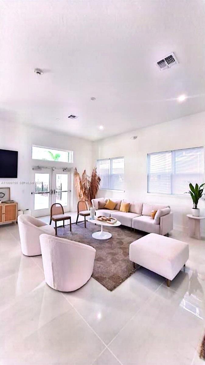 Ver detalles 205 2 / 2 sq. ft. $ 2026-04-13 0 foto