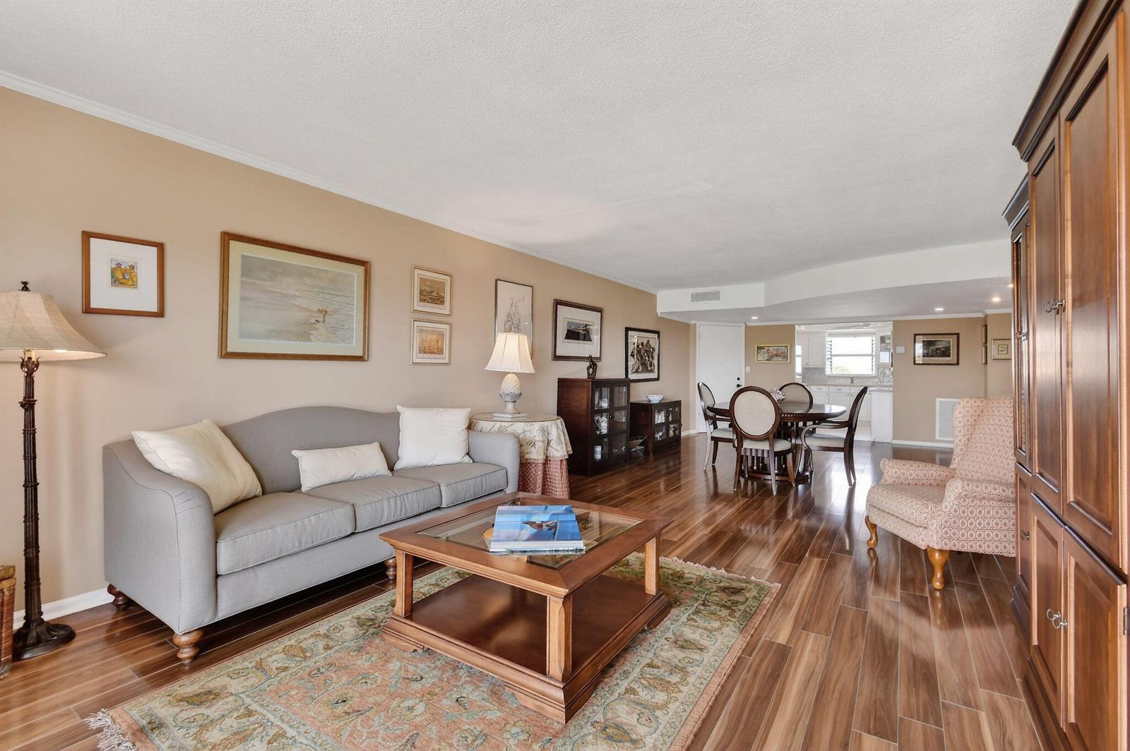 Ver detalles 414 2 / 2 1440 sq. ft. $ 2026-06-12 0 foto