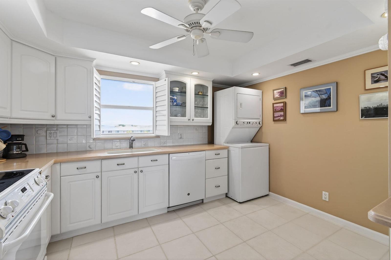 Ver detalles 414 2 / 2 1440 sq. ft. $ 2026-06-12 0 foto