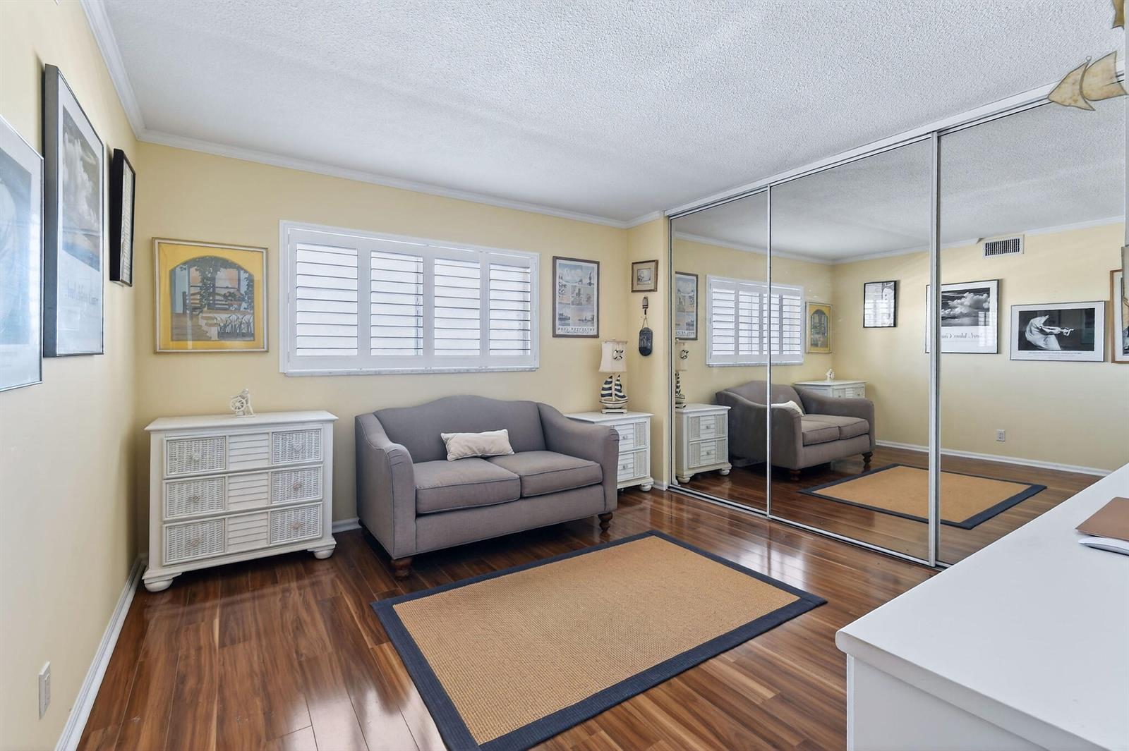 Ver detalles 414 2 / 2 1440 sq. ft. $ 2026-06-12 0 foto