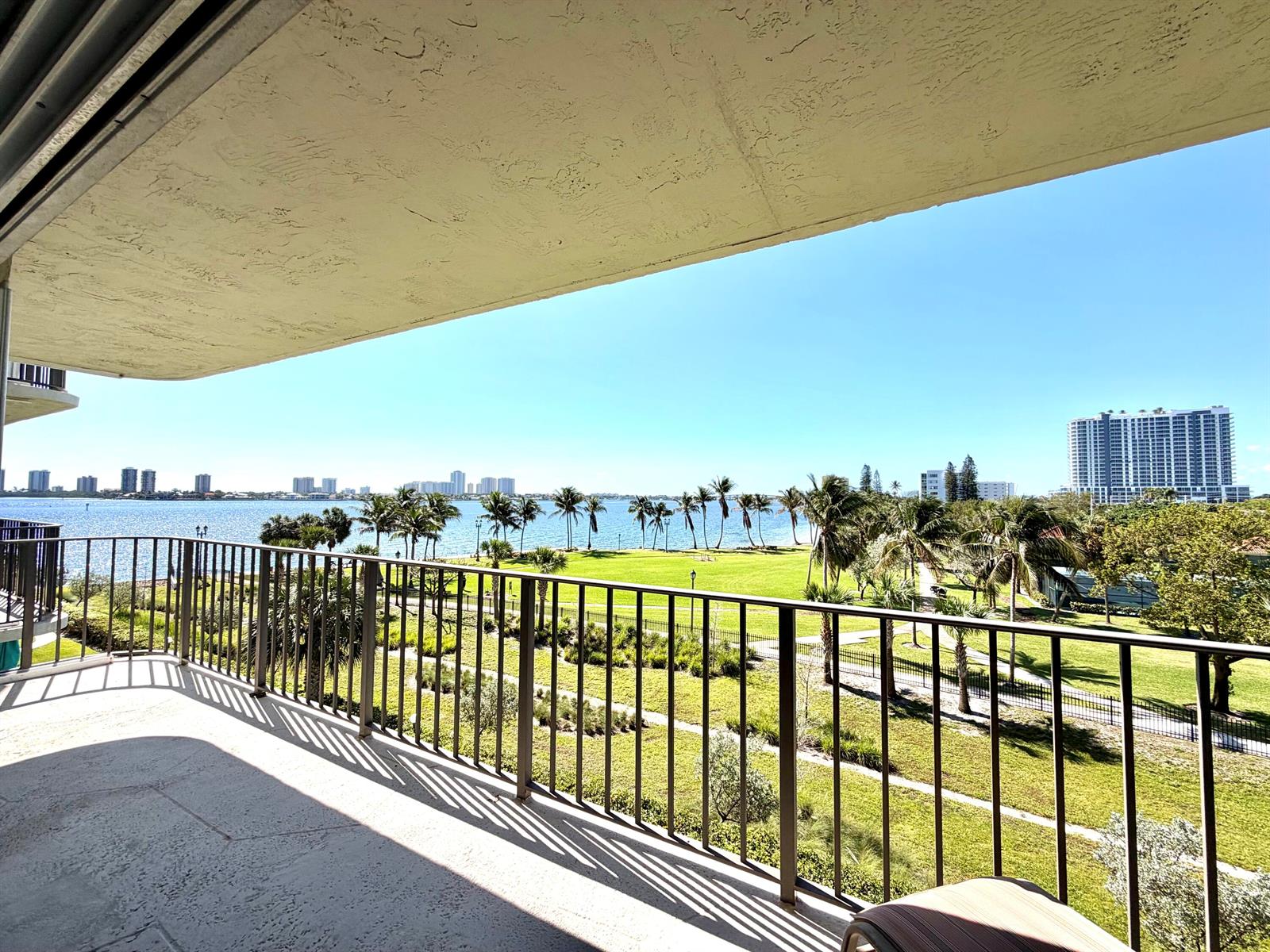 Ver detalles 414 2 / 2 1440 sq. ft. $ 2026-06-12 0 foto