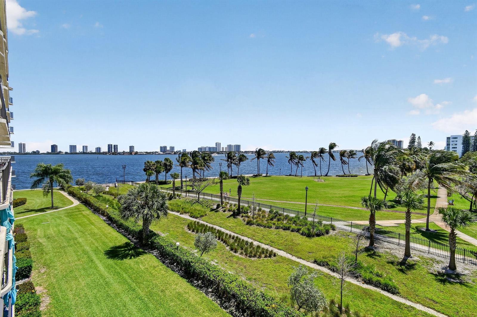 Ver detalles 414 2 / 2 1440 sq. ft. $ 2026-06-12 0 foto