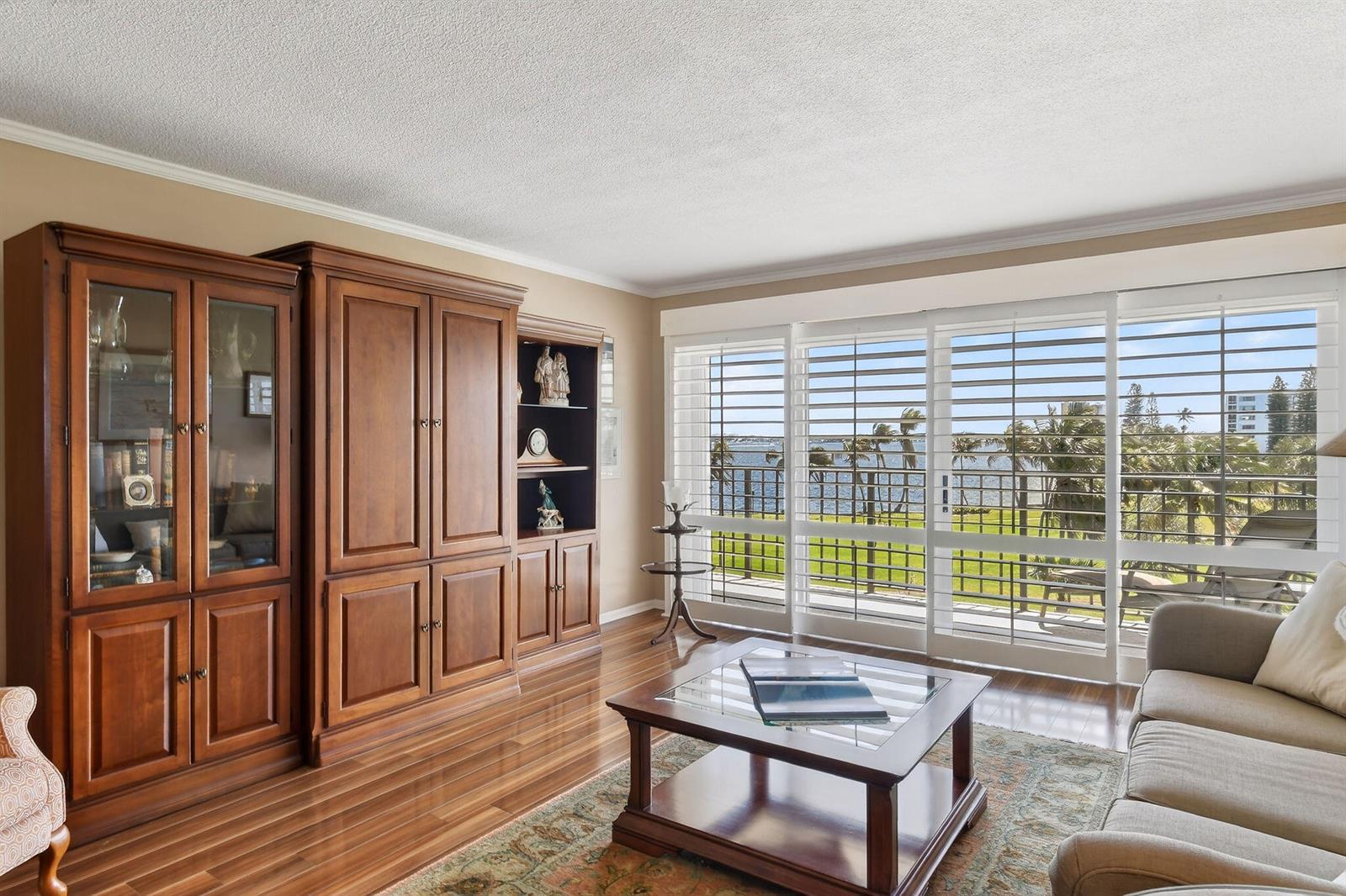 Ver detalles 414 2 / 2 1440 sq. ft. $ 2026-06-12 0 foto