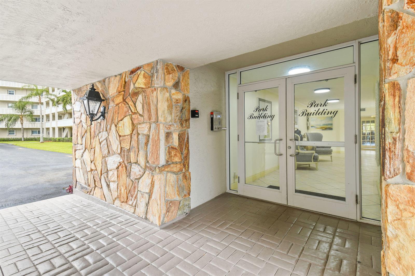 Ver detalles 414 2 / 2 1440 sq. ft. $ 2026-06-12 0 foto