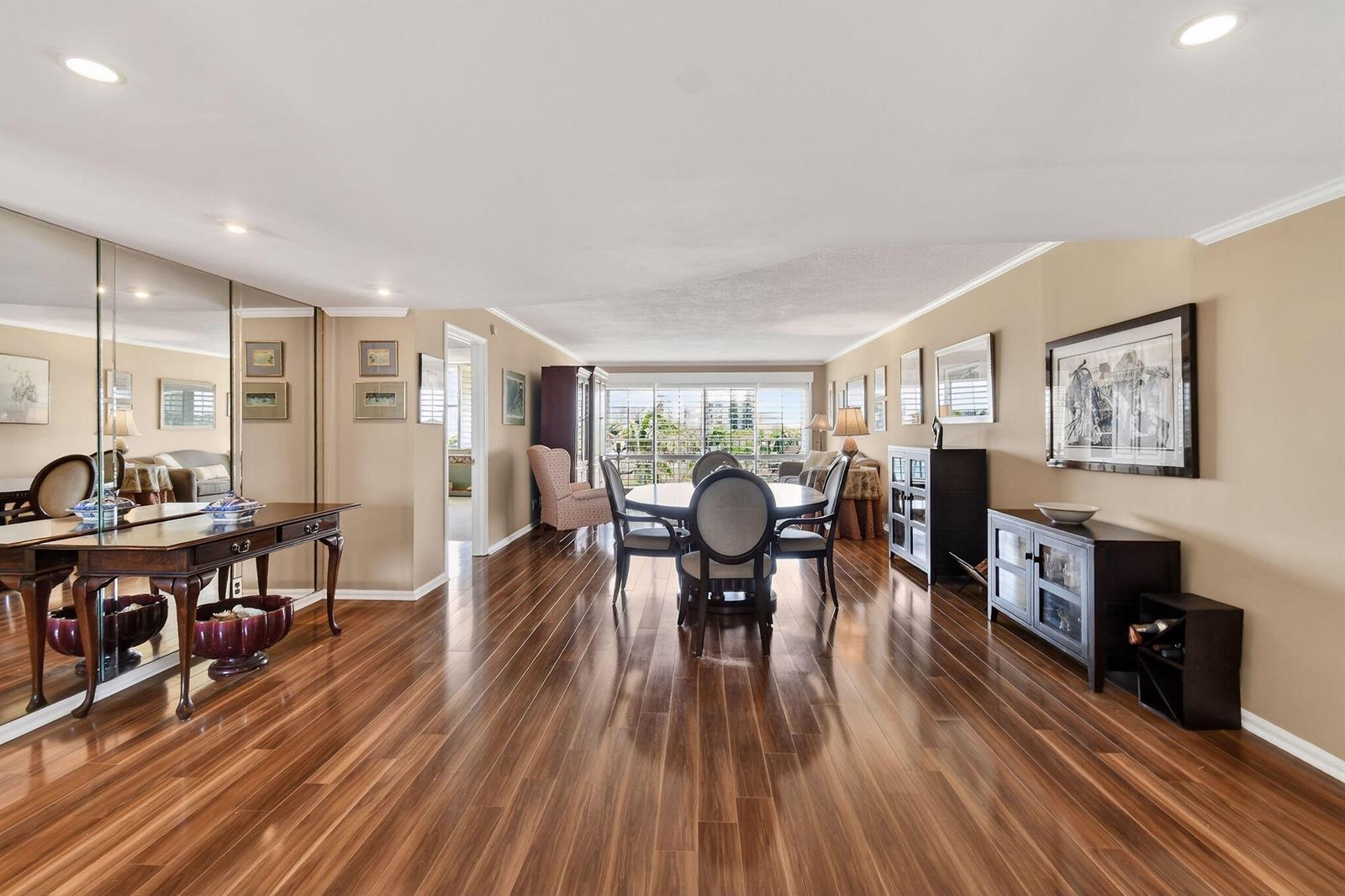Ver detalles 414 2 / 2 1440 sq. ft. $ 2026-06-12 0 foto
