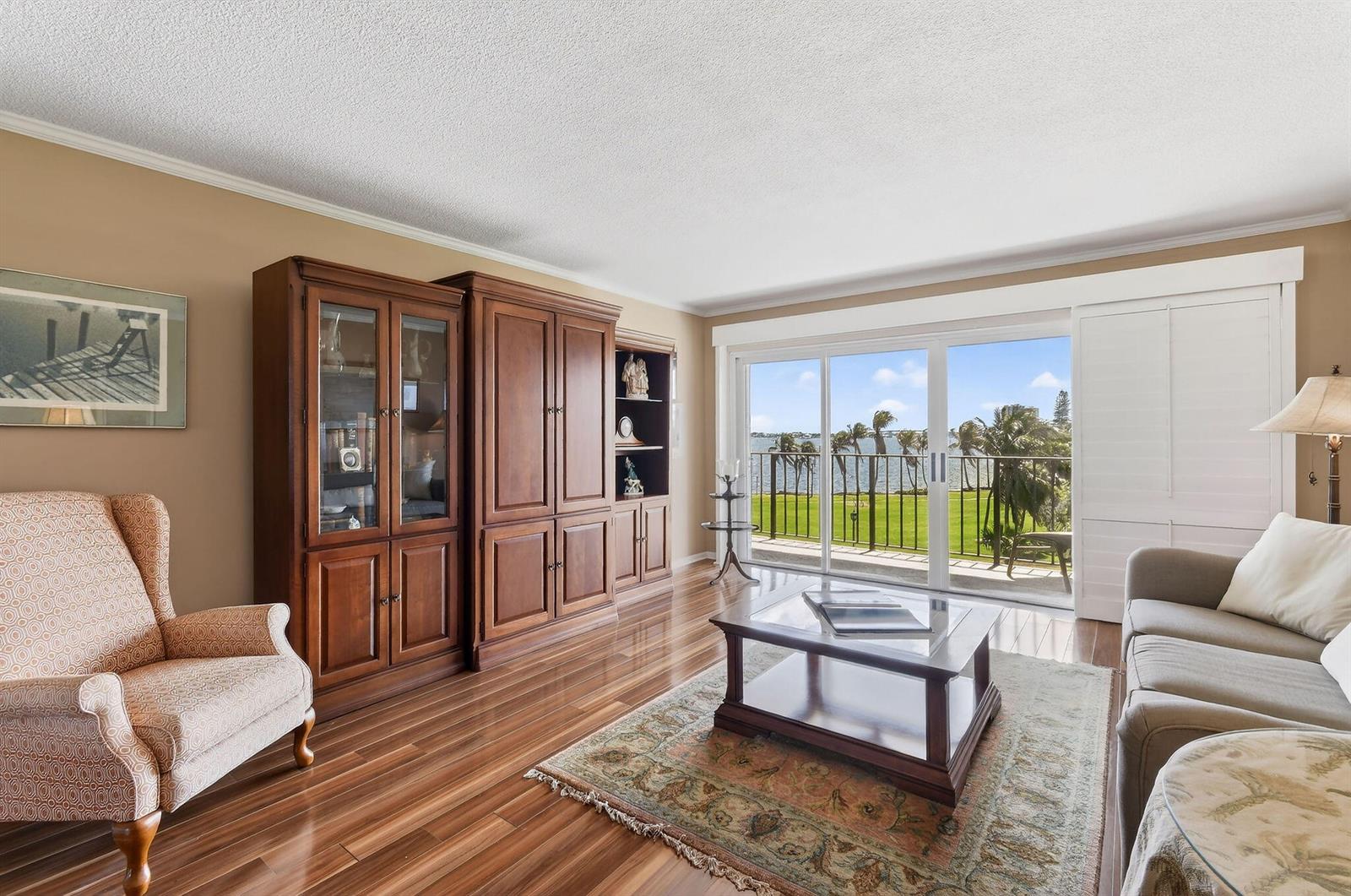 Ver detalles 414 2 / 2 1440 sq. ft. $ 2026-06-12 0 foto