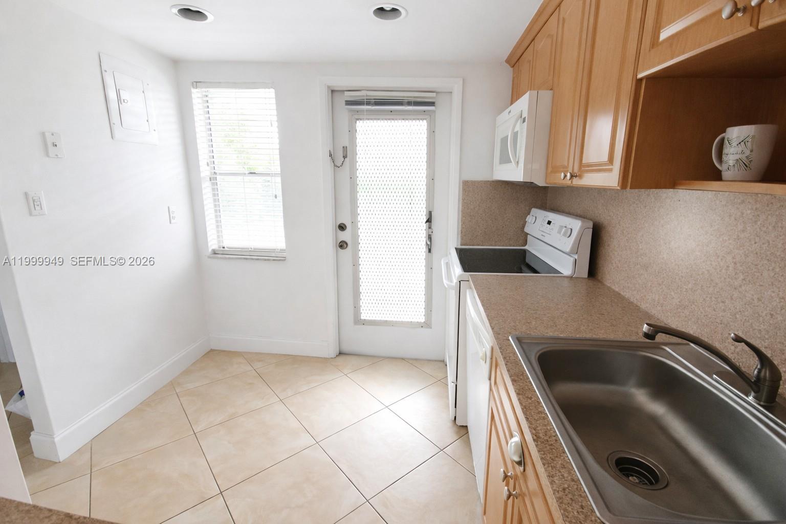See details 302 1 / 2 775 sq. ft. $ 2026-05-05 0 Photo